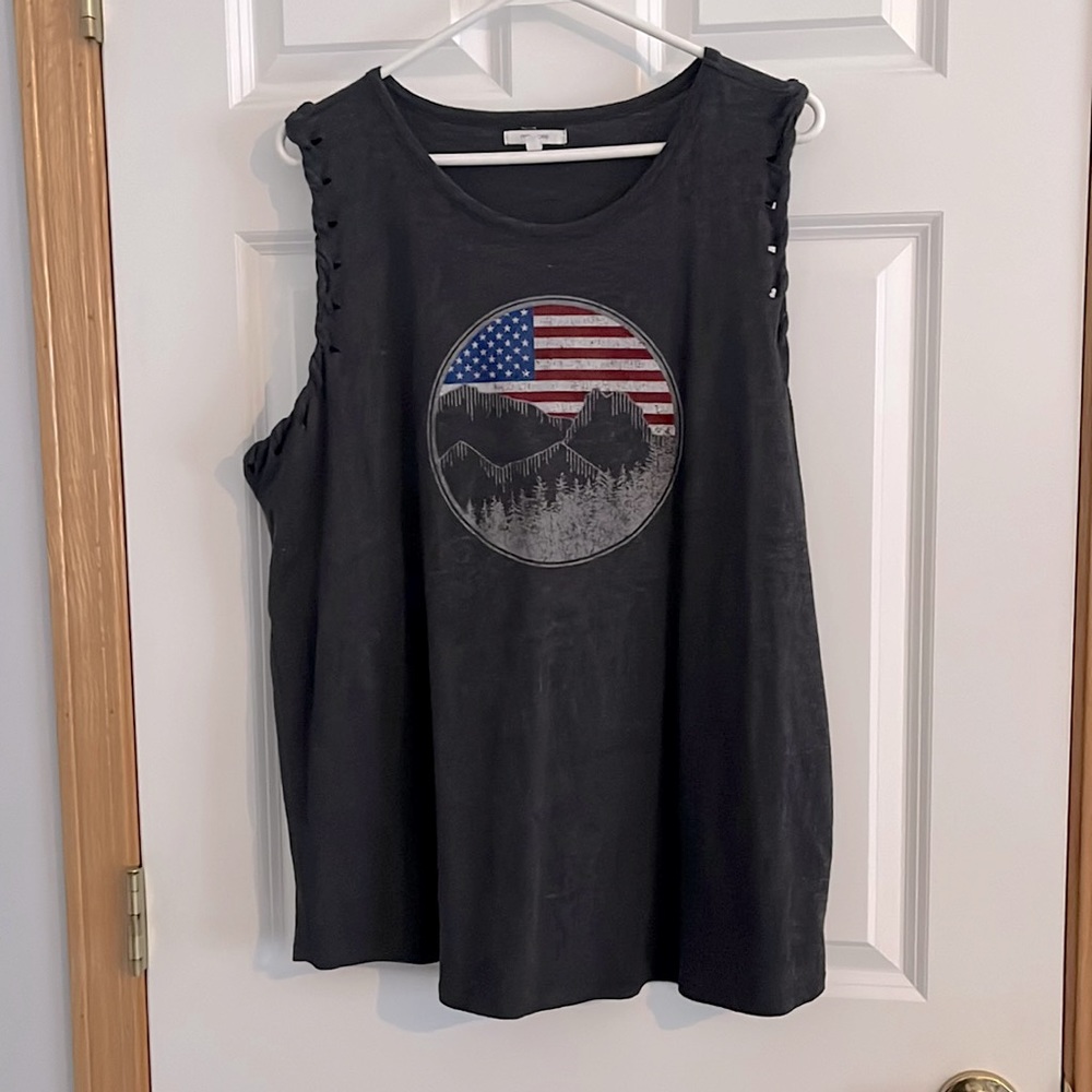 Maurice’s sleeveless T-shirt
